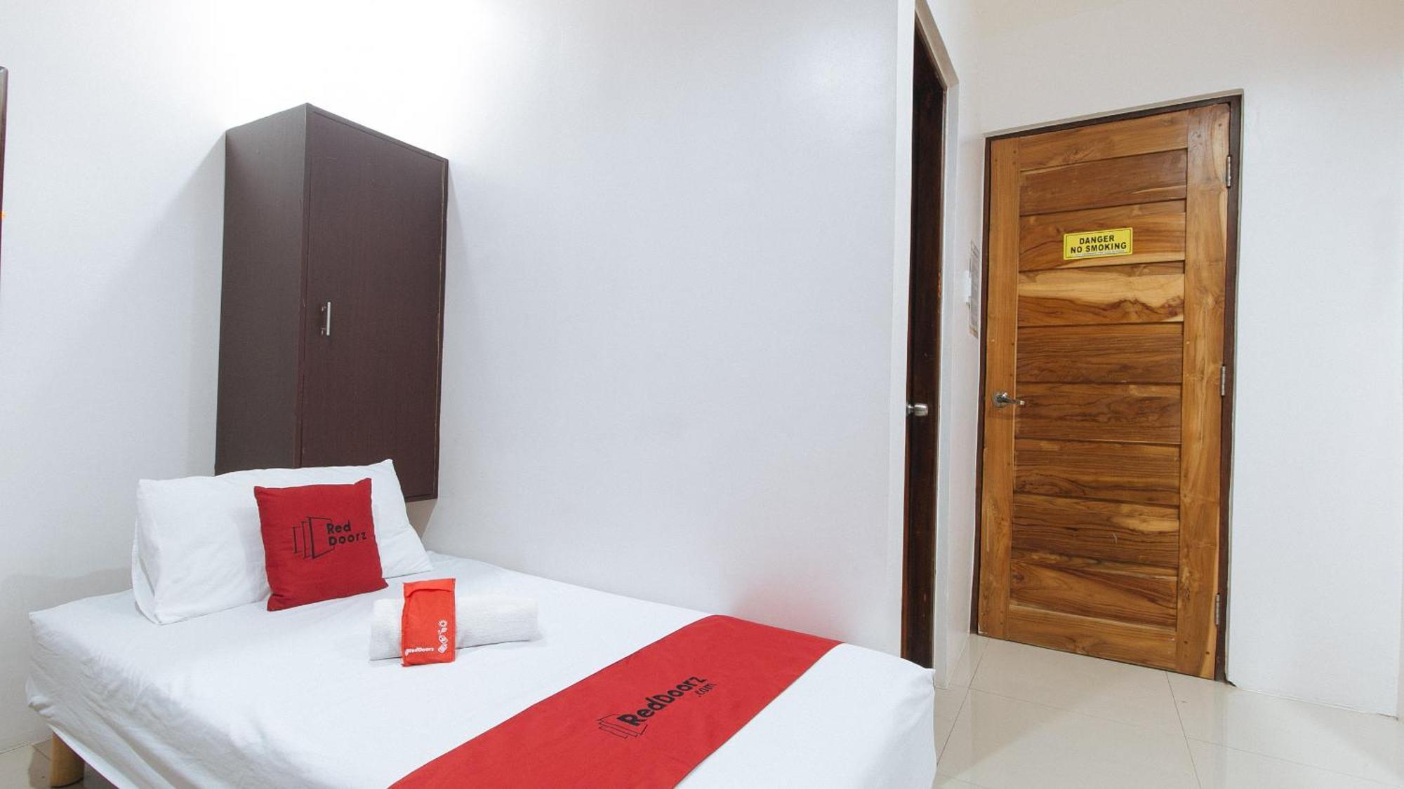 Reddoorz Plus @ Jollydays Hotel Nueva Ecija San Jose  Exterior photo