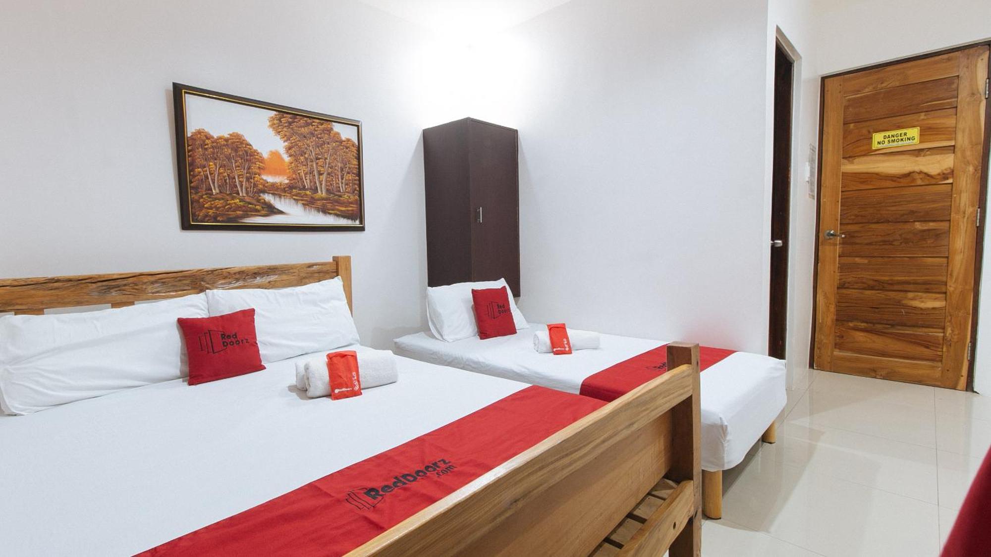 Reddoorz Plus @ Jollydays Hotel Nueva Ecija San Jose  Exterior photo